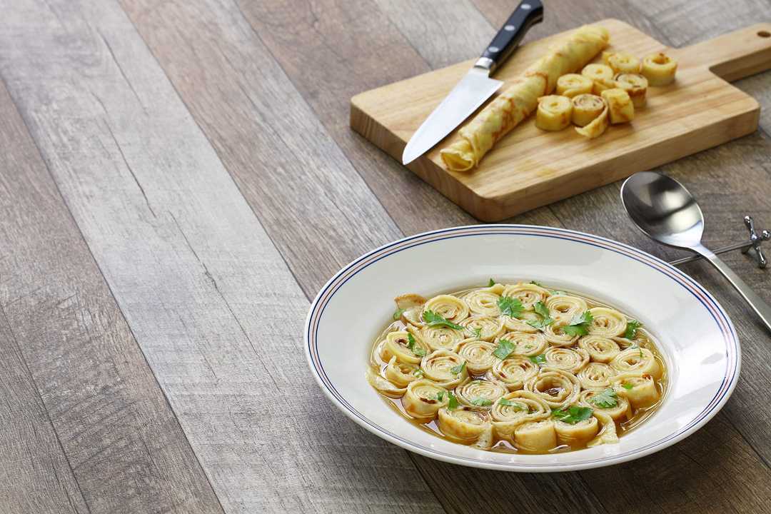 Scrippelle ‘mbusse, la ricetta teramana delle crespelle in brodo