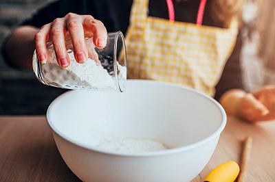 Unite gli ingredienti secchi