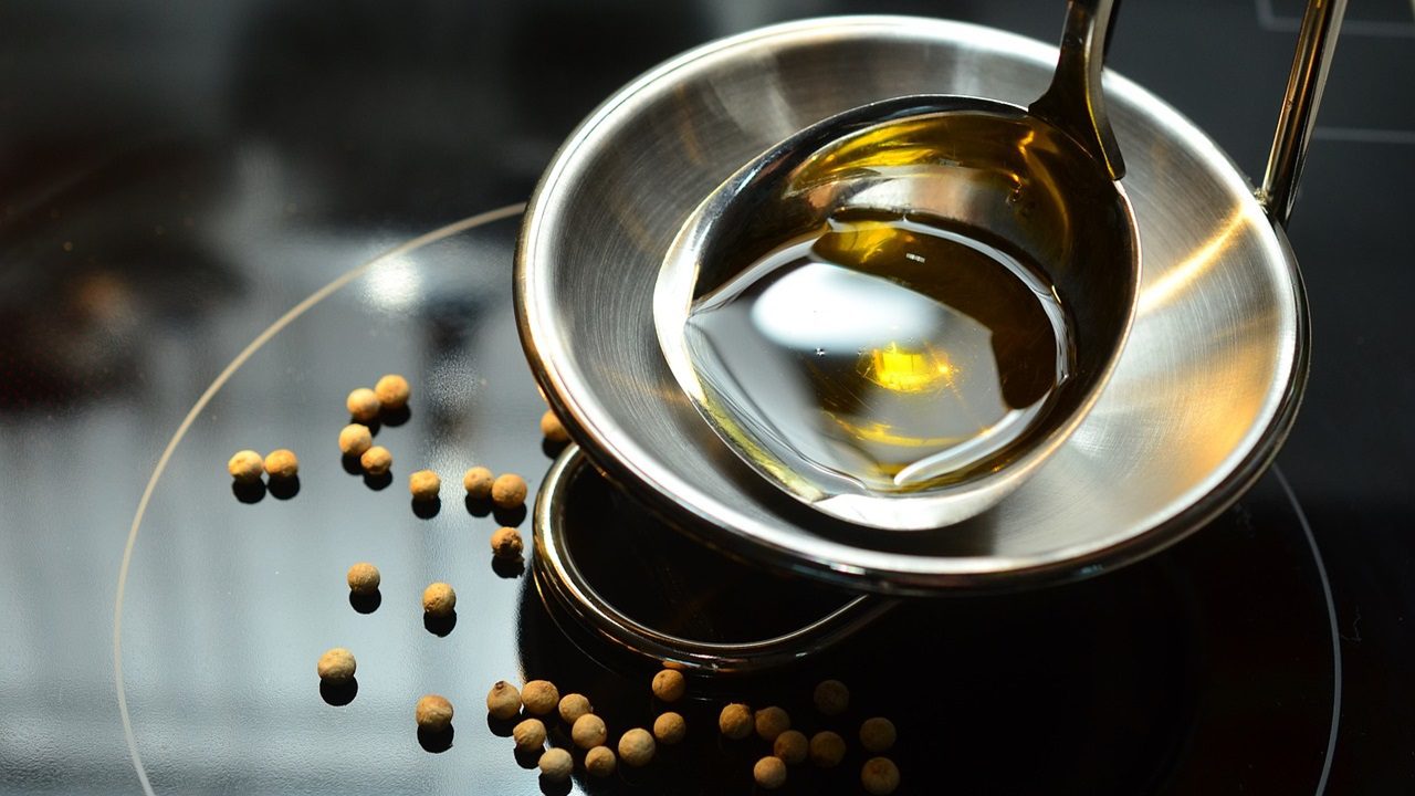 Olio di semi spacciato per extravergine: indaga la Procura