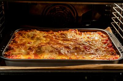 Componete la pasta pasticciata e cuocetela