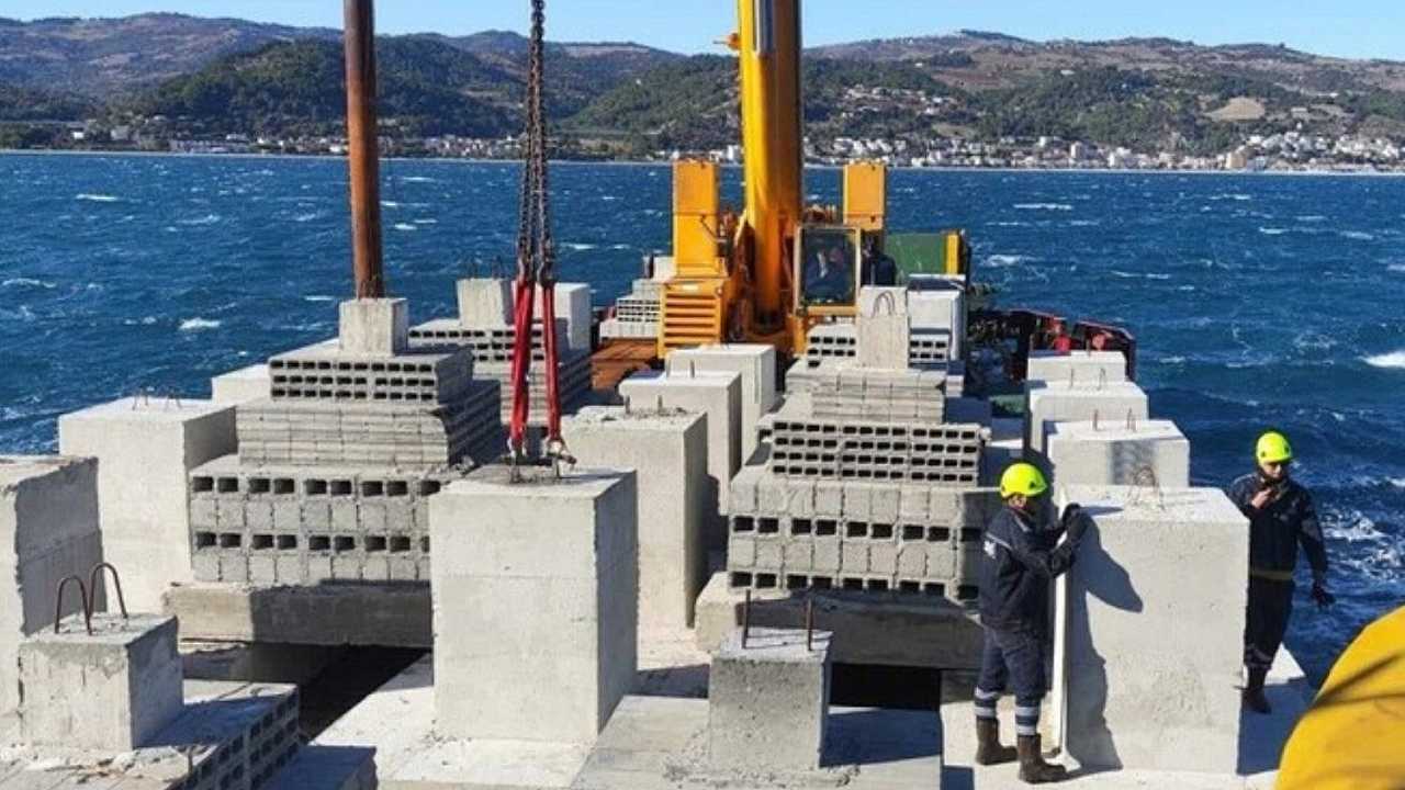 Per impedire la pesca a strascico stiamo riempiendo i fondali di blocchi di cemento