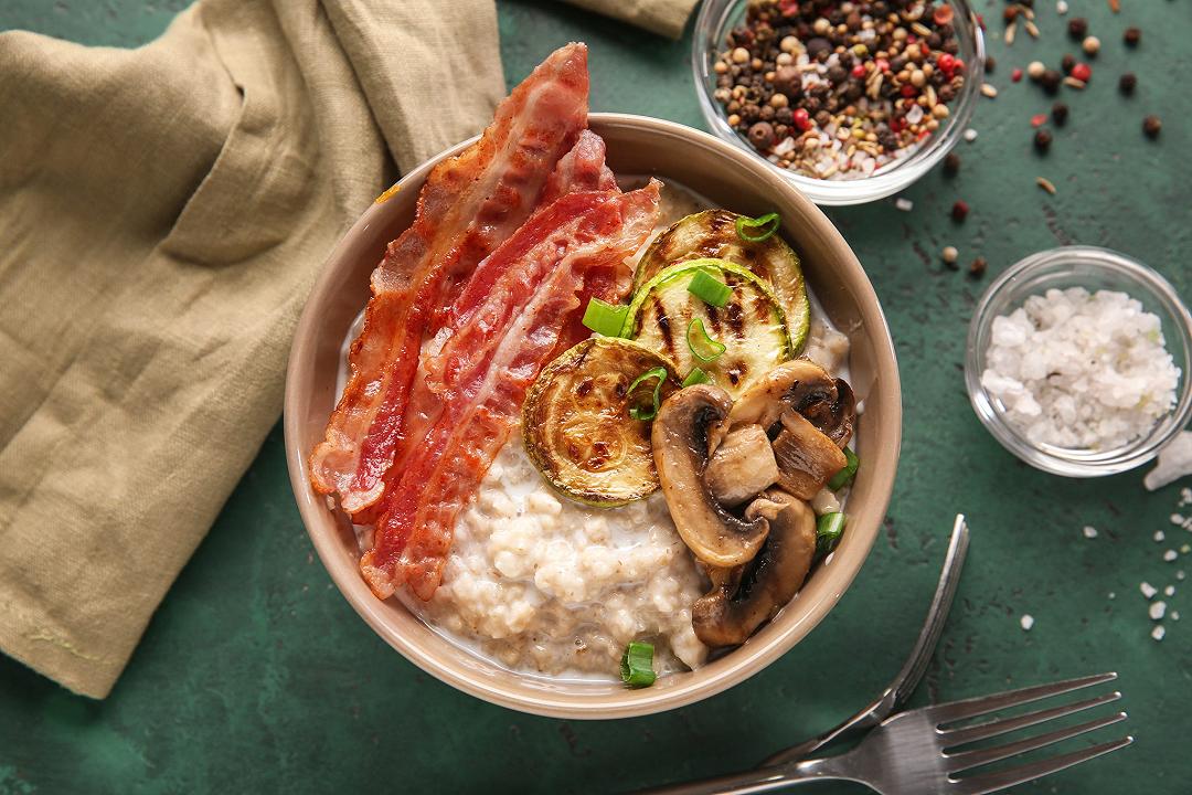 Porridge salato, una ricetta veloce e appagante per un piatto unico