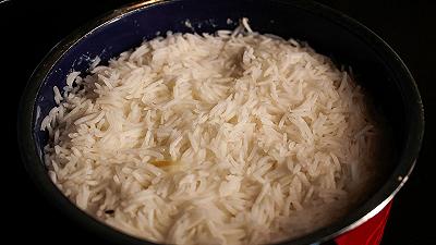 Cuocete il riso e completate