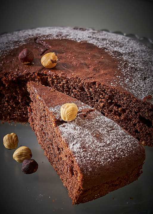 Torta di nocciole e cioccolato, la ricetta per farla morbida