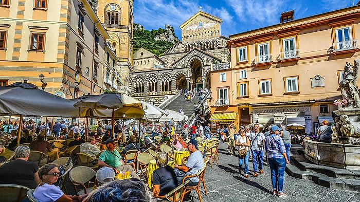 I turisti salvano la ristorazione italiana, o abbiamo un problema con i dati?