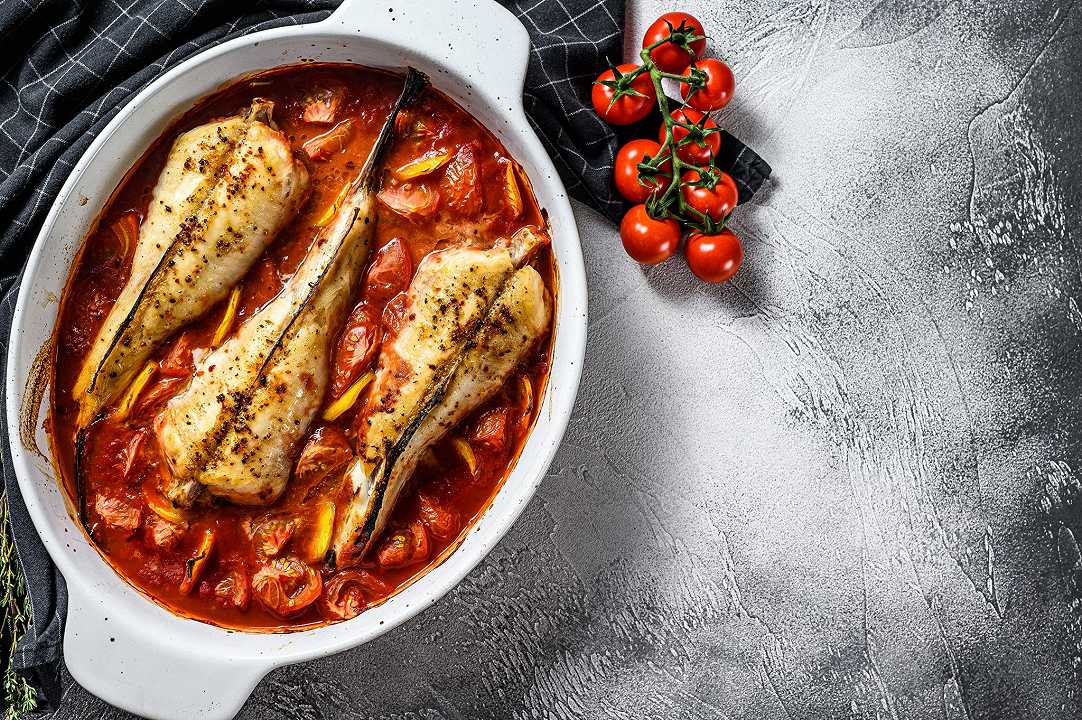 Coda di rospo al forno, la ricetta con verdure e patate