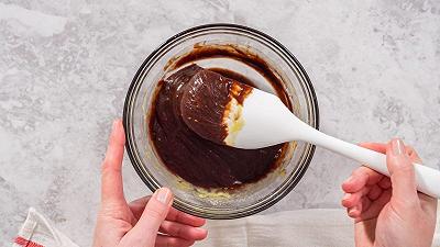 Mescolate gli ingredienti in una ciotola