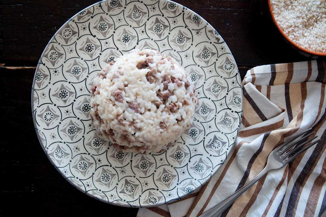 Riso alla pilota, la ricetta mantovana del risotto con la salsiccia