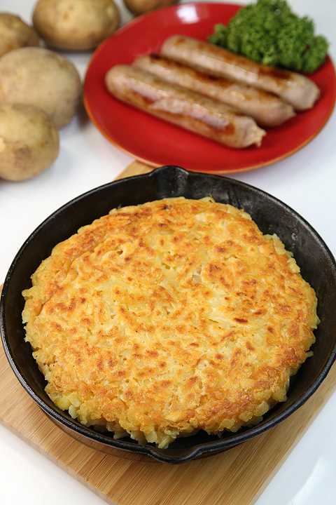 Rosti di patate, la ricetta nelle varianti in padella e al forno
