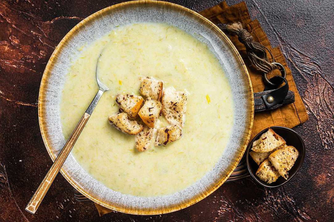 Vichyssoise, la ricetta della vellutata fredda di porri e patate