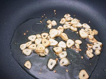 Rosolate l'aglio e il peperoncino
