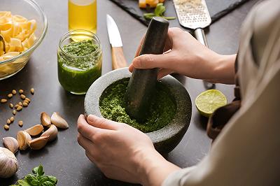 Preparate il pesto