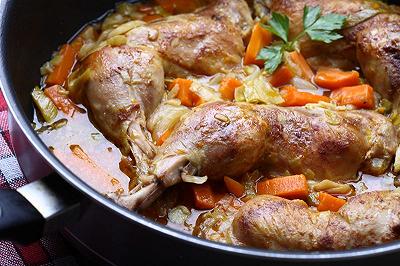 Cuocete il pollo con le patate