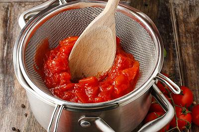 Schiacciate i pomodori