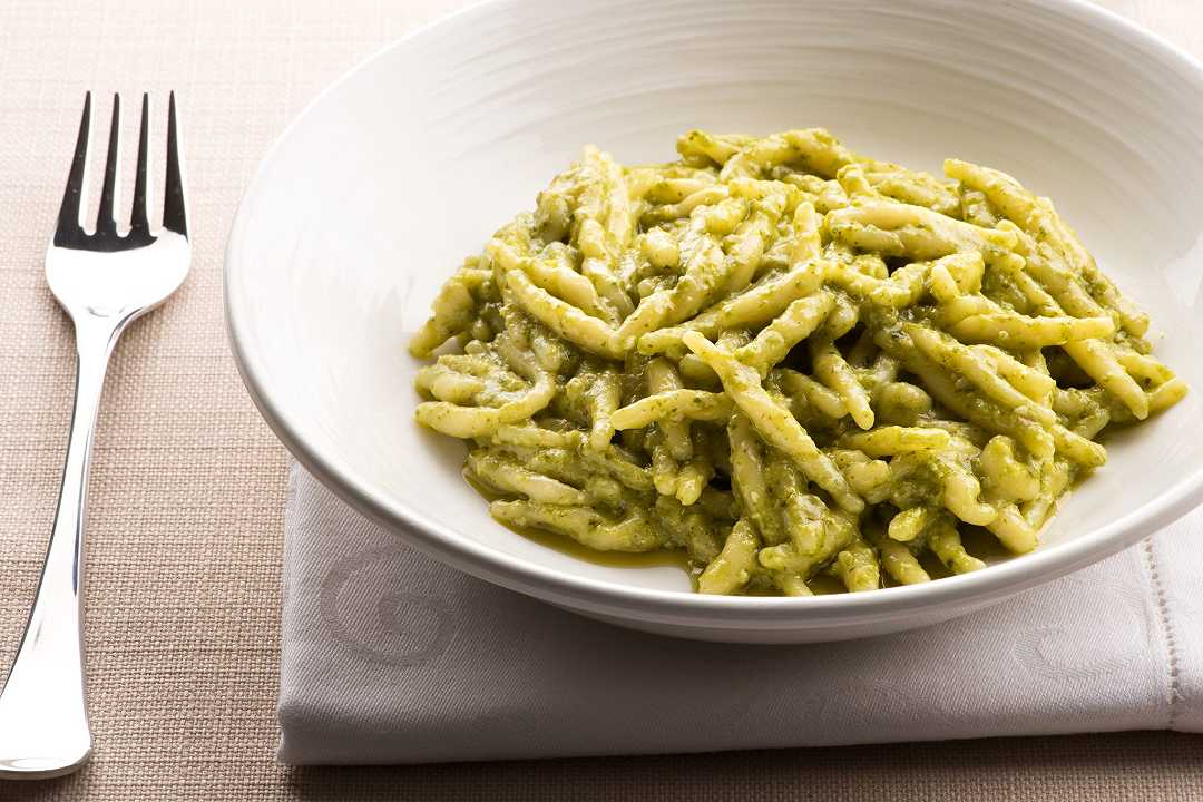 Trofie al pesto genovese, la ricetta originale ligure amata anche da Frank Sinatra