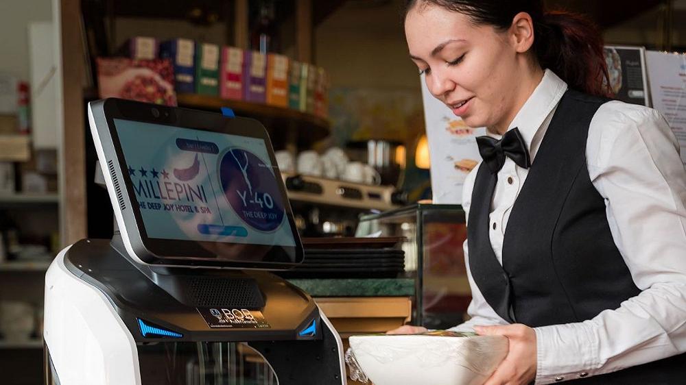Come funzionano i camerieri robot e come ottimizzano i costi di un ristorante