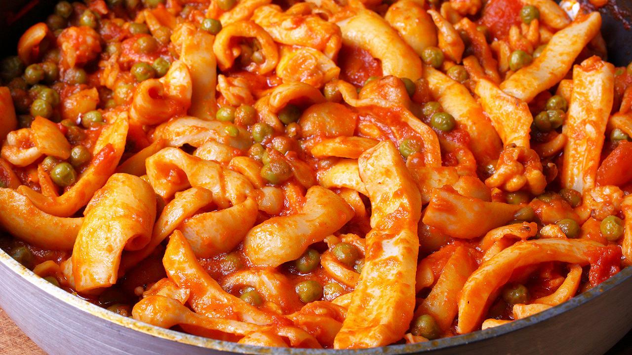 Seppie in umido con piselli, la ricetta per farle morbide