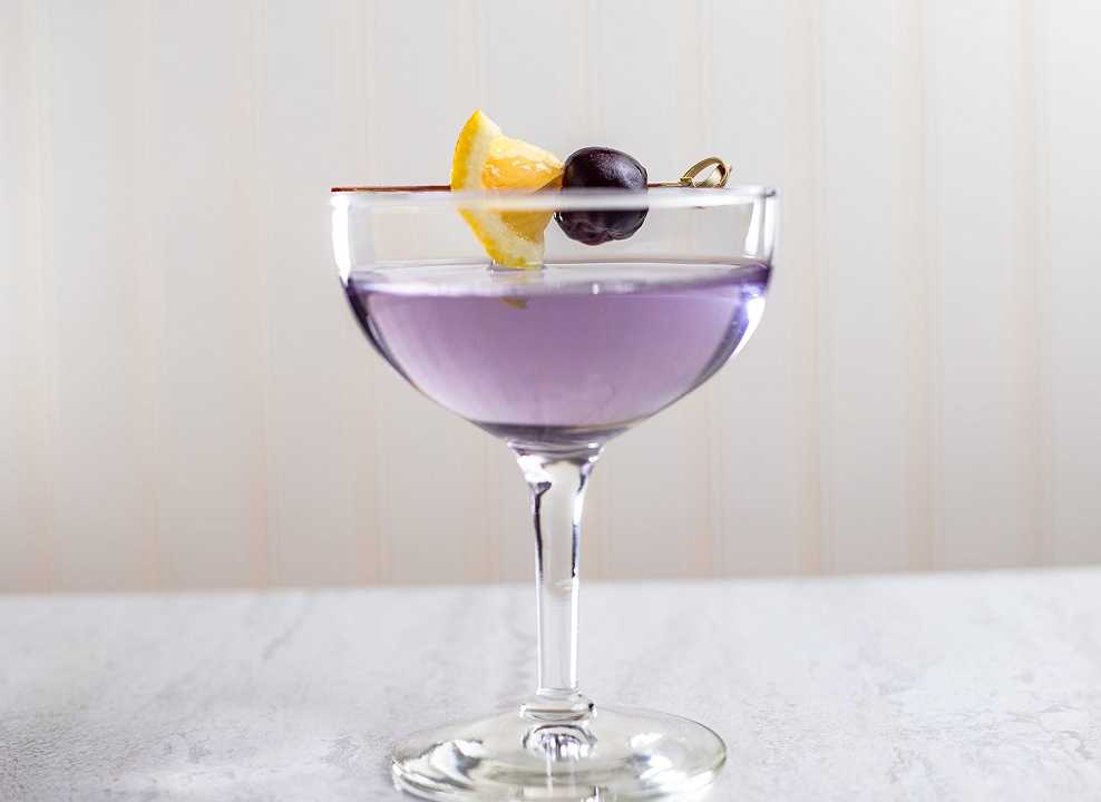 Aviation cocktail, la ricetta del drink centenario alla violetta