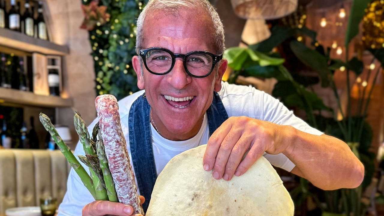 Per Max Mariola l’Italia deve aumentare i prezzi del cibo: “Come l’alta moda”