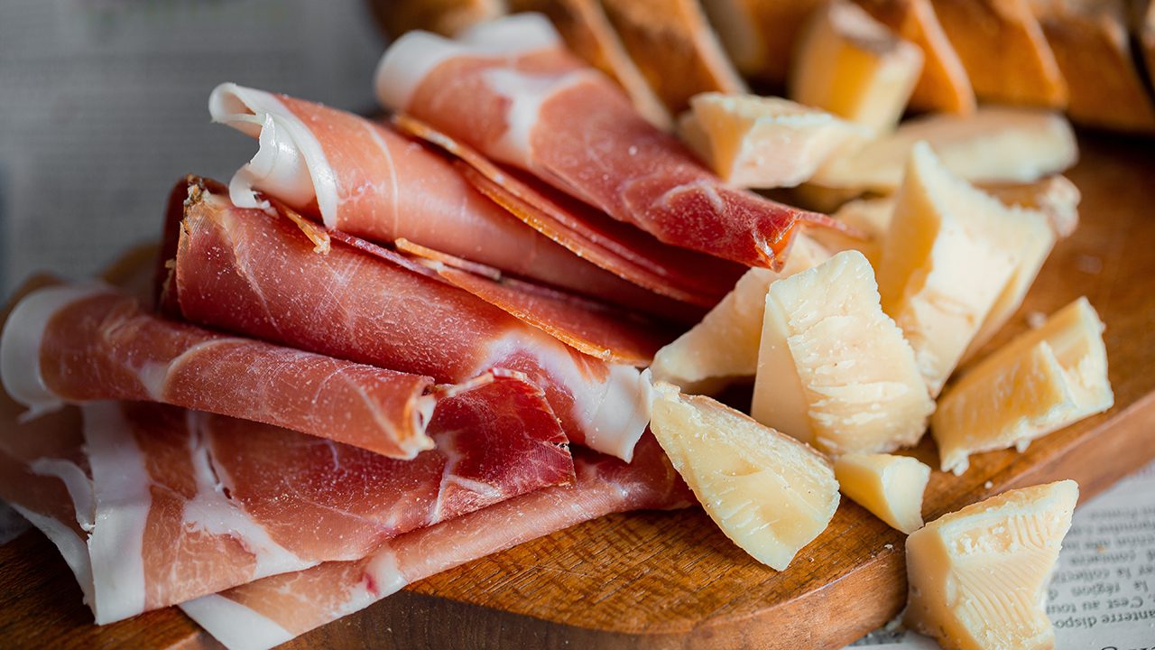 Come Parmigiano Reggiano e Prosciutto San Daniele contribuiscono alla deforestazione