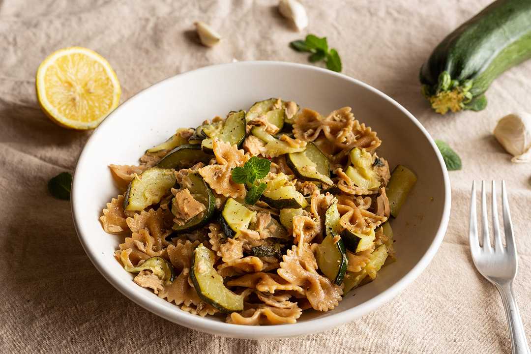 Pasta zucchine e tonno, la ricetta veloce e leggera