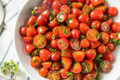 Mettete a marinare i pomodori ciliegini