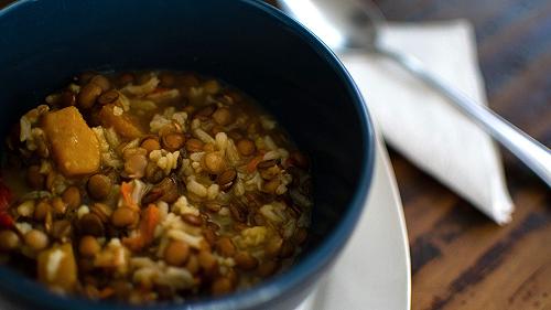 Riso e lenticchie, la ricetta di una minestra salutare