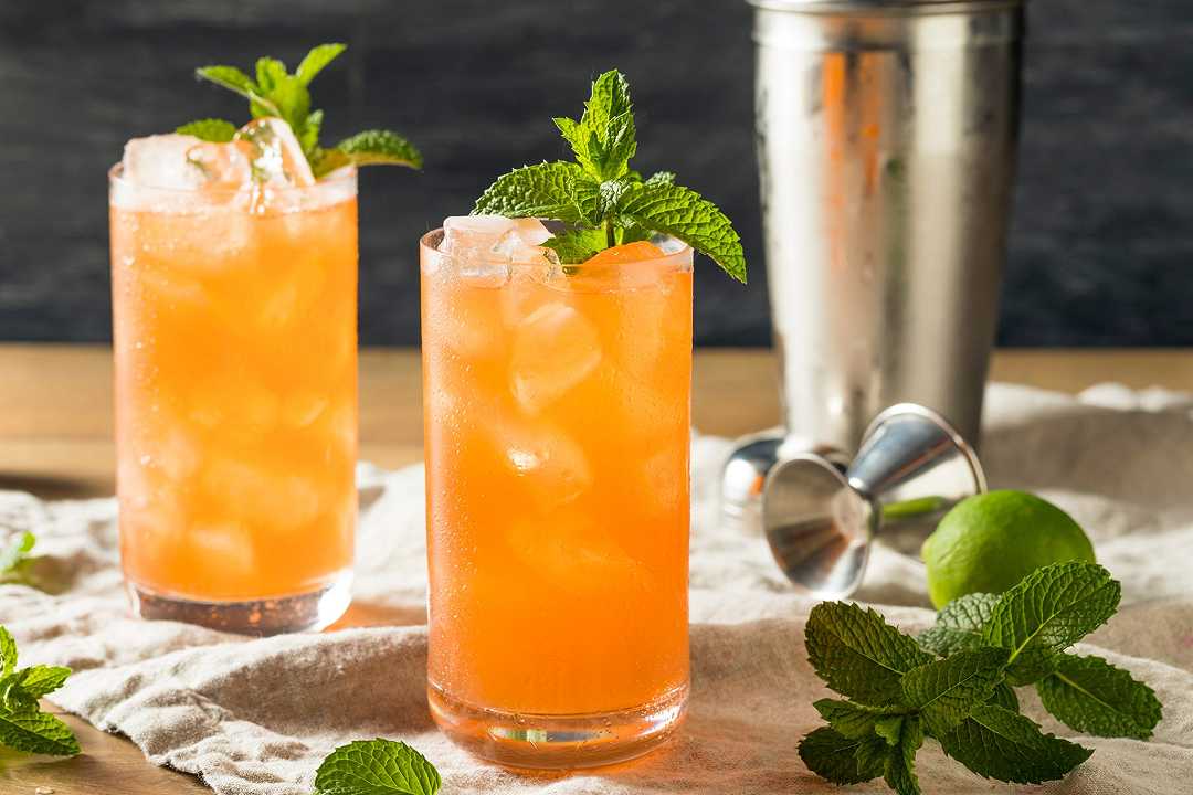 Zombie cocktail, la ricetta del drink tiki ad alta gradazione
