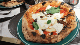 Vincenzo Capuano, recensione: com’è a Torino la pizzeria delle forbici d’oro