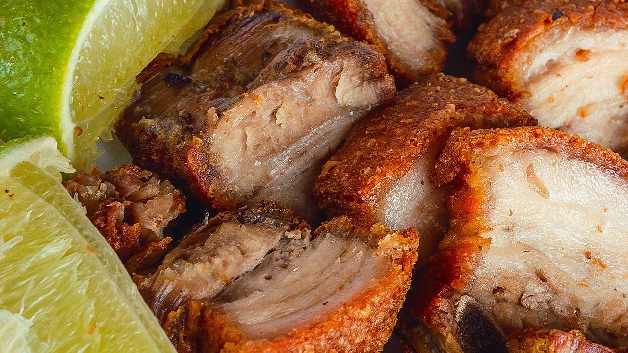 Chicharrones, la ricetta della cotenna fritta come fanno in Sud America