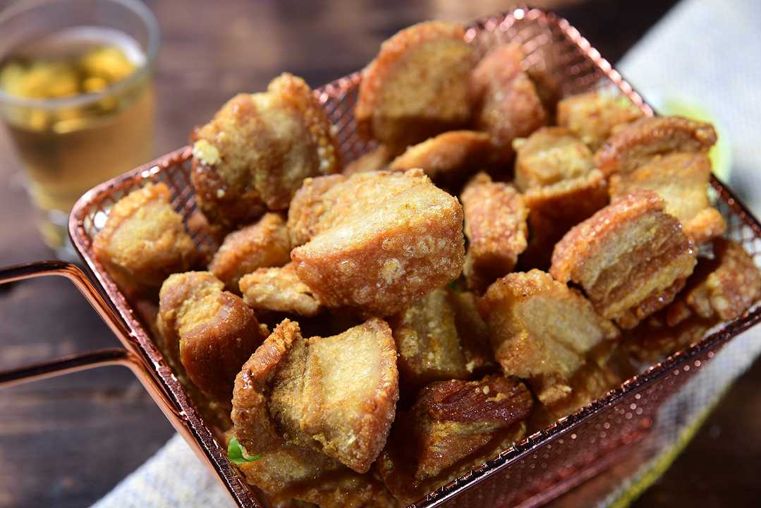 Chicharrones, la ricetta della cotenna fritta come fanno in Sud America