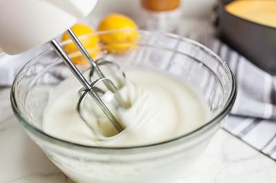 Preparate la crema di yogurt