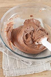 Aggiungete la panna e refrigerate