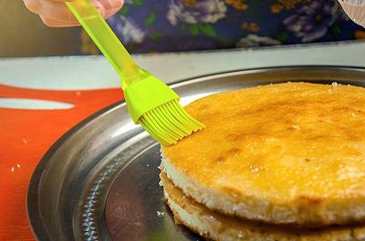 Bagnate il pan di spagna