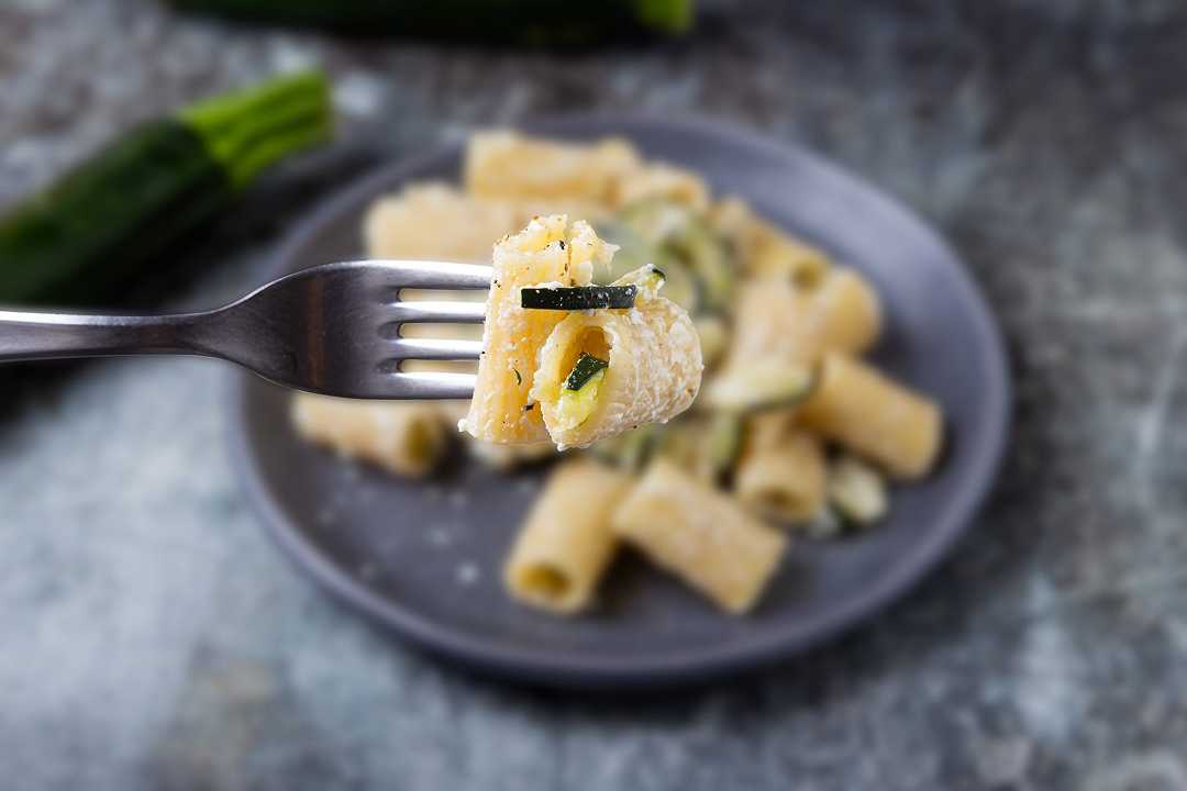 Pasta ricotta e zucchine, la ricetta leggera e cremosa