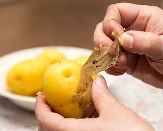 Cuocete e condite le patate
