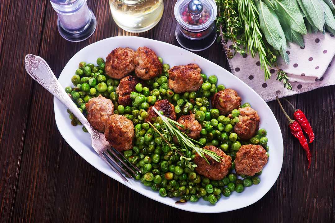 Polpette con piselli, la ricetta leggera senza uova