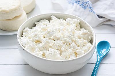 Preparate la crema di ricotta