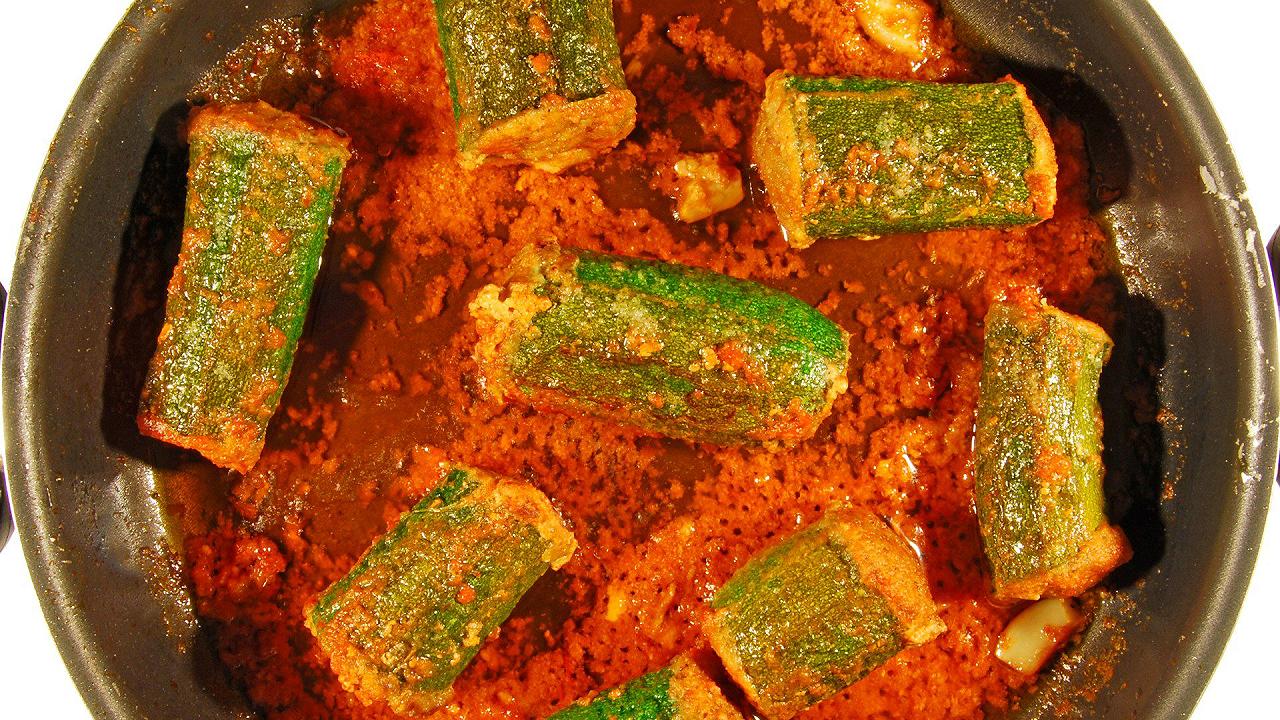Zucchine ripiene in padella, la ricetta a base di carne veloce e saporita