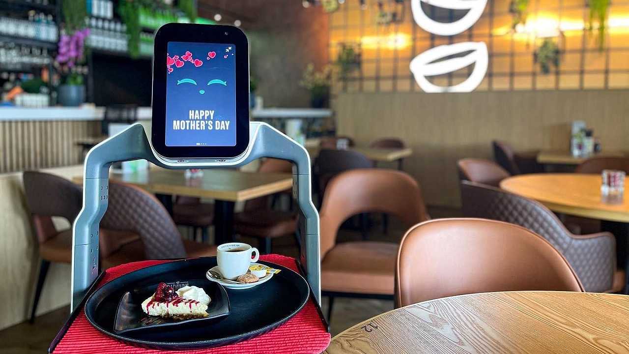 Storia dei camerieri robot dall’antica Grecia ai ristoranti di oggi