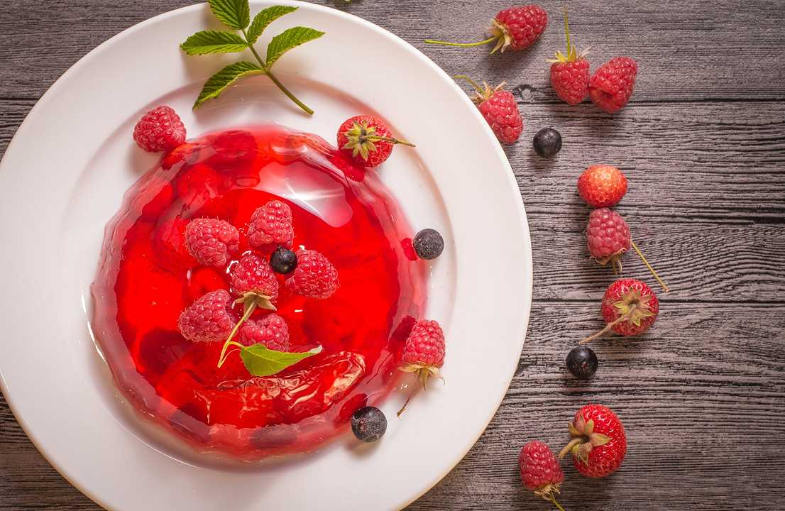 Aspic di frutta, la ricetta bella da vedere e senza zucchero