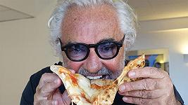 Flavio Briatore se la prende con Roma per la multa, ma perché non sana le irregolarità del Crazy Pizza?