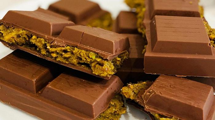 Questa tavoletta di cioccolato fatta a Dubai è l’oggetto del desiderio del momento (e nessuno sa perché)