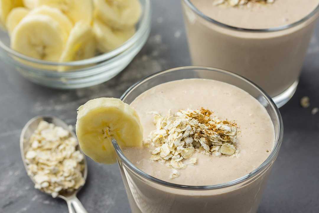 Frappè alla banana, la ricetta da preparare con il latte e il ghiaccio o con il gelato