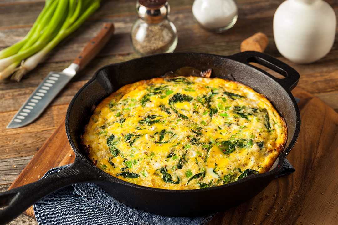 Frittata con ricotta e spinaci, la ricetta morbida e cremosa