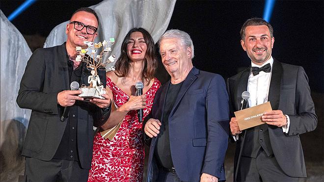 iginio-massari-premia-gigi-dalessio-baba