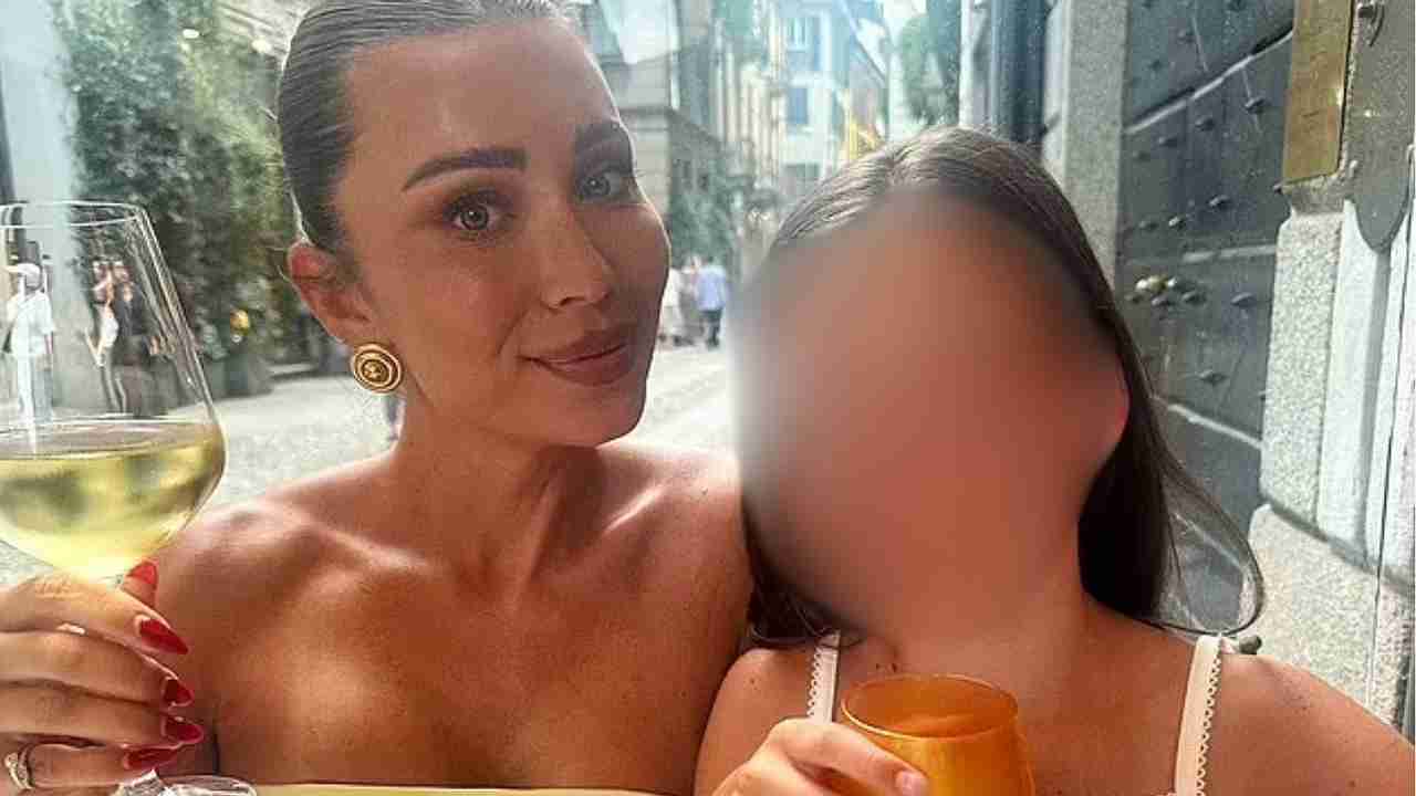 La baby influencer australiana che sta andando in giro a demolire i  ristoranti europei sui social