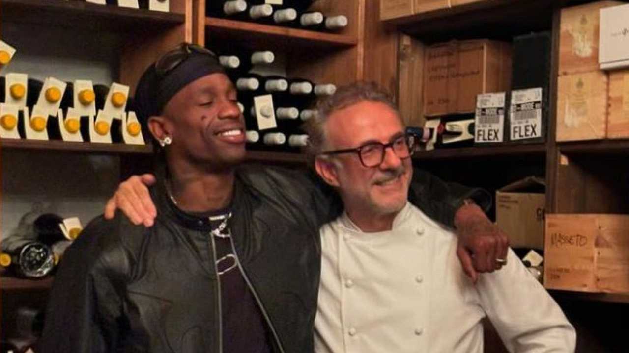 Travis Scott ospite di Massimo Bottura: ma chi è il vero vip, tra i due?