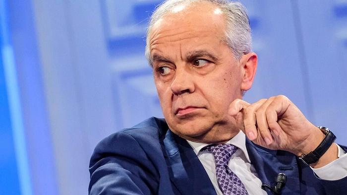 Cosa hanno in comune il ministro Piantedosi e Cavour? Ce lo dice Lollobrigida