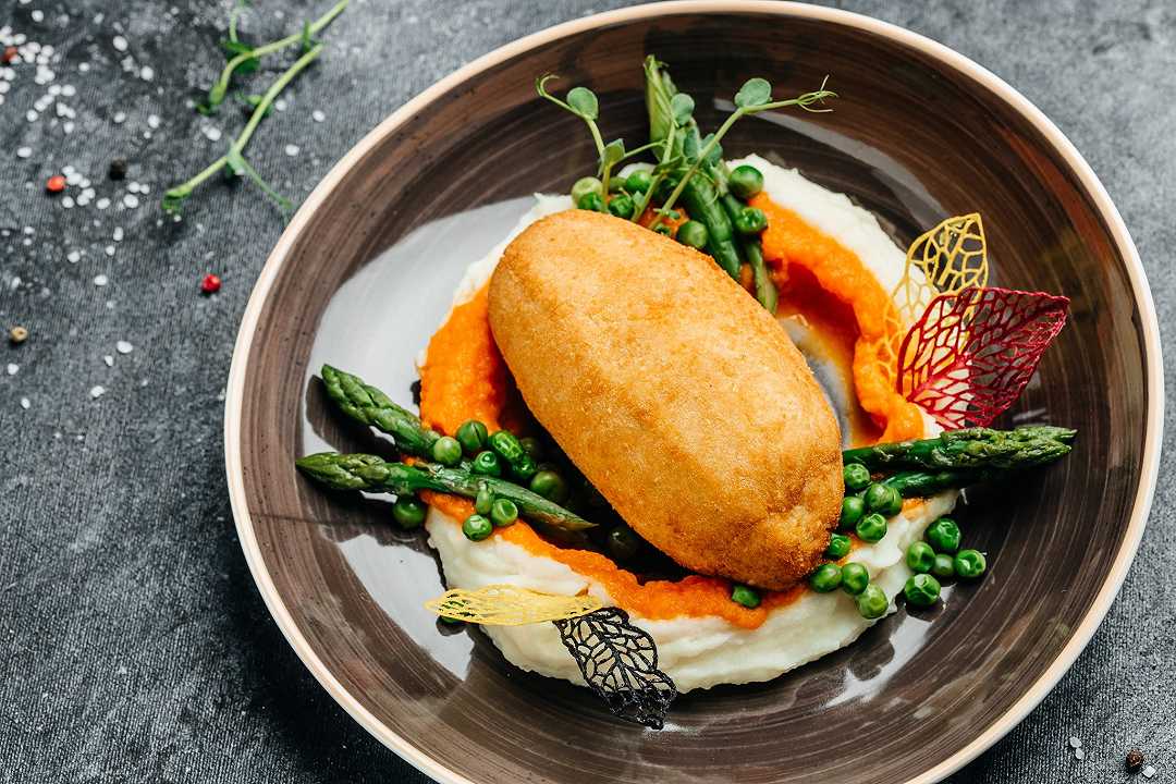 Pollo alla Kiev, la ricetta delle cotolette ripiene di burro